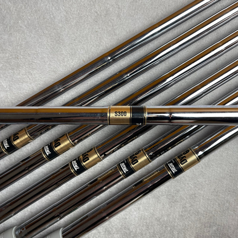 Titleist 712 AP2 4-PW Irons | Dynamic Gold S300 Stiff Flex