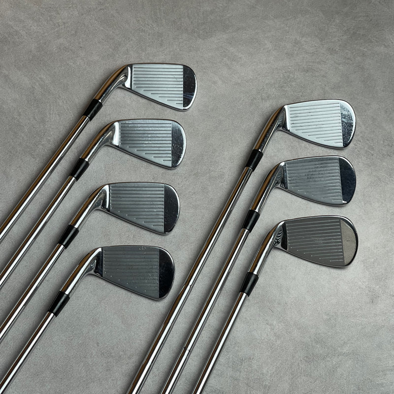Titleist 712 AP2 4-PW Irons | Dynamic Gold S300 Stiff Flex