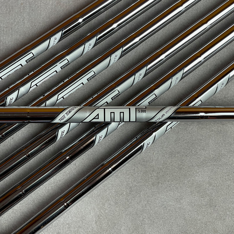 Titleist 620 MB 4-PW Irons | True Temper AMT Tour White S300 Stiff Flex